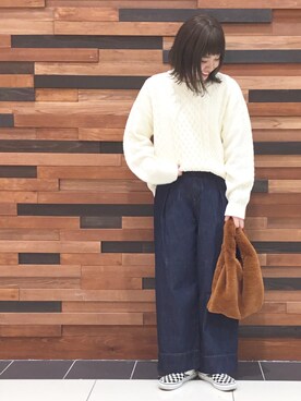 「coen（コーエン）のアランケーブルクルーネックニット(ブラウン⇒WEB限定カラー)（ニット/セーター、ホワイト系）」を使った、coen  あんどうさん（レディース・163cm）の秋コーディネート