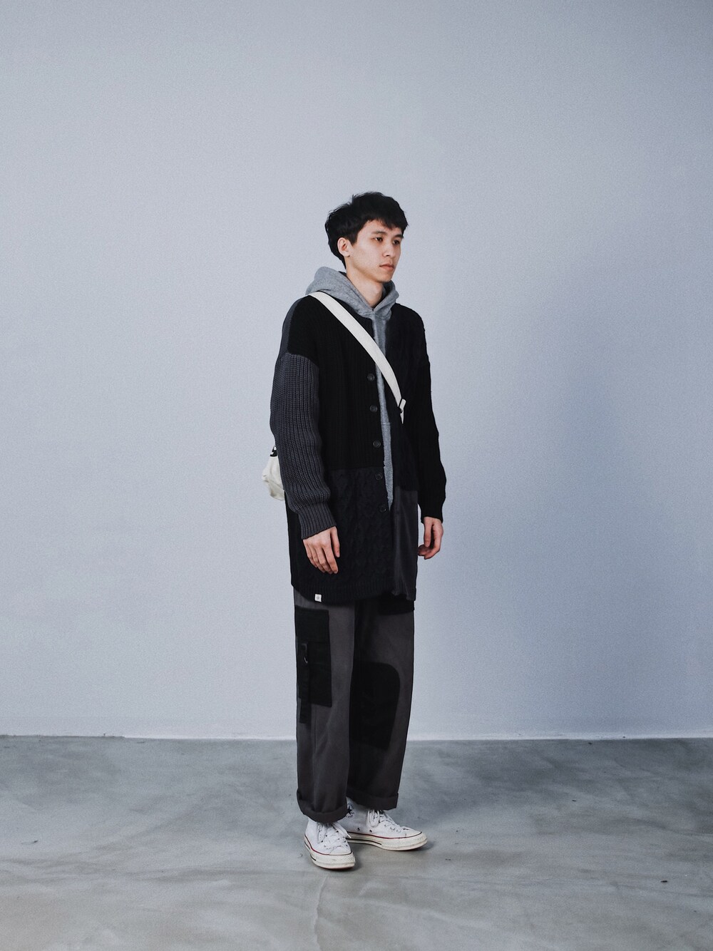 「大人カジュアル、ブラック、ootd、カジュアルコーデ、スニーカー、冬、プチプラ、Proteus、シンプル、converse」｜「Proteusのアイテム（アンサンブル、その他）」を使った、灰白光さん（メンズ・176cm）の冬コーディネートの1枚目の写真
