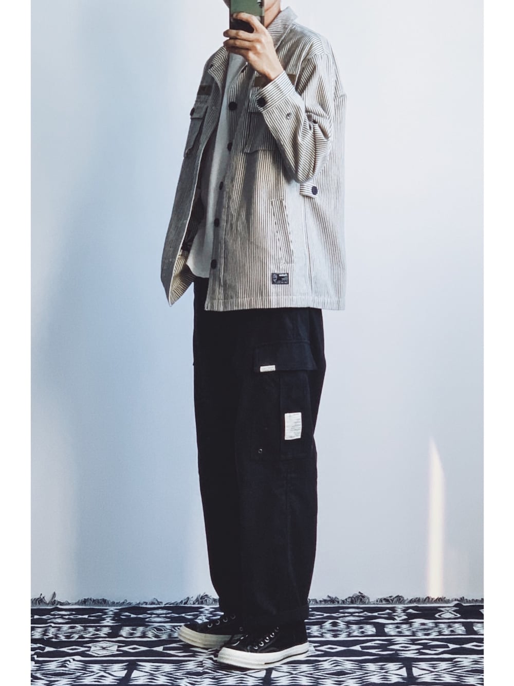 「ootd、秋のコーデ、秋コーデ、黒、converse、休日スタイル、休日コーデ、Proteus」｜「Proteusのアイテム（ブルゾン、その他）」を使った、灰白光さん（メンズ・176cm）の夏コーディネートの1枚目の写真