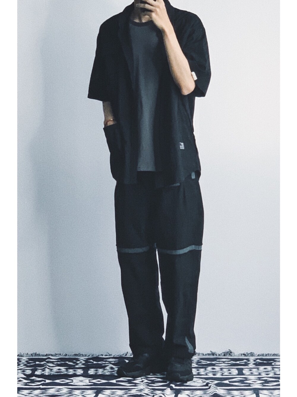「ootd、夏、夏コーデ、黒、adidas、休日スタイル、休日コーデ、Proteus」｜「Proteusのアイテム（シャツ/ブラウス、その他）」を使った、灰白光さん（メンズ・176cm）の夏コーディネートの1枚目の写真