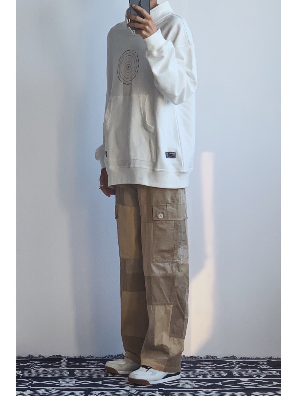 「ootd、秋のコーデ、秋コーデ、休日スタイル、休日コーデ、Proteus、NIKE」｜「Proteusのアイテム（パーカー、ホワイト系）」を使った、灰白光さん（メンズ・176cm）の秋コーディネートの1枚目の写真
