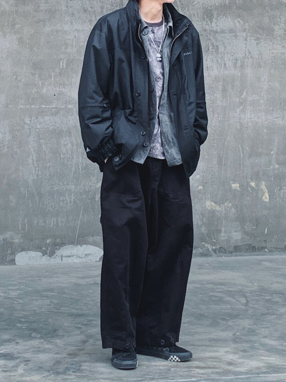 「ootd、冬コーデ、冬、黒、Proteus、VANS、休日スタイル、休日コーデ」｜「Proteusのアイテム（ジャケット/アウター、ブラック系）」を使った、灰白光さん（メンズ・176cm）の冬コーディネートの1枚目の写真