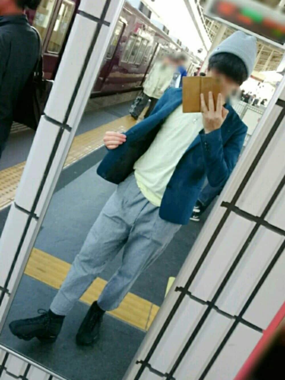 「エアジョーダン13、AIR JORDAN13、カジュきれ、阪急電車」｜「AIR JORDANのアイテム（スニーカー、ブラック系）」を使った、ひでさん（メンズ・177cm）の春コーディネートの1枚目の写真