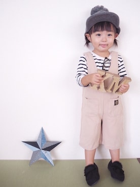 「petit main（プティマイン）のポンポン付きキャップ（キャップ、グレー系）」を使った、KaNyaDeʕ·͡ˑ·ཻʔさん（キッズ・140cm）の夏コーディネート