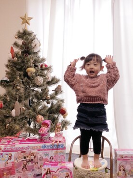 「petit main（プティマイン）のモールニットセーター（ニット/セーター、ピンク系）」を使った、KaNyaDeʕ·͡ˑ·ཻʔさん（キッズ・140cm）の冬コーディネート