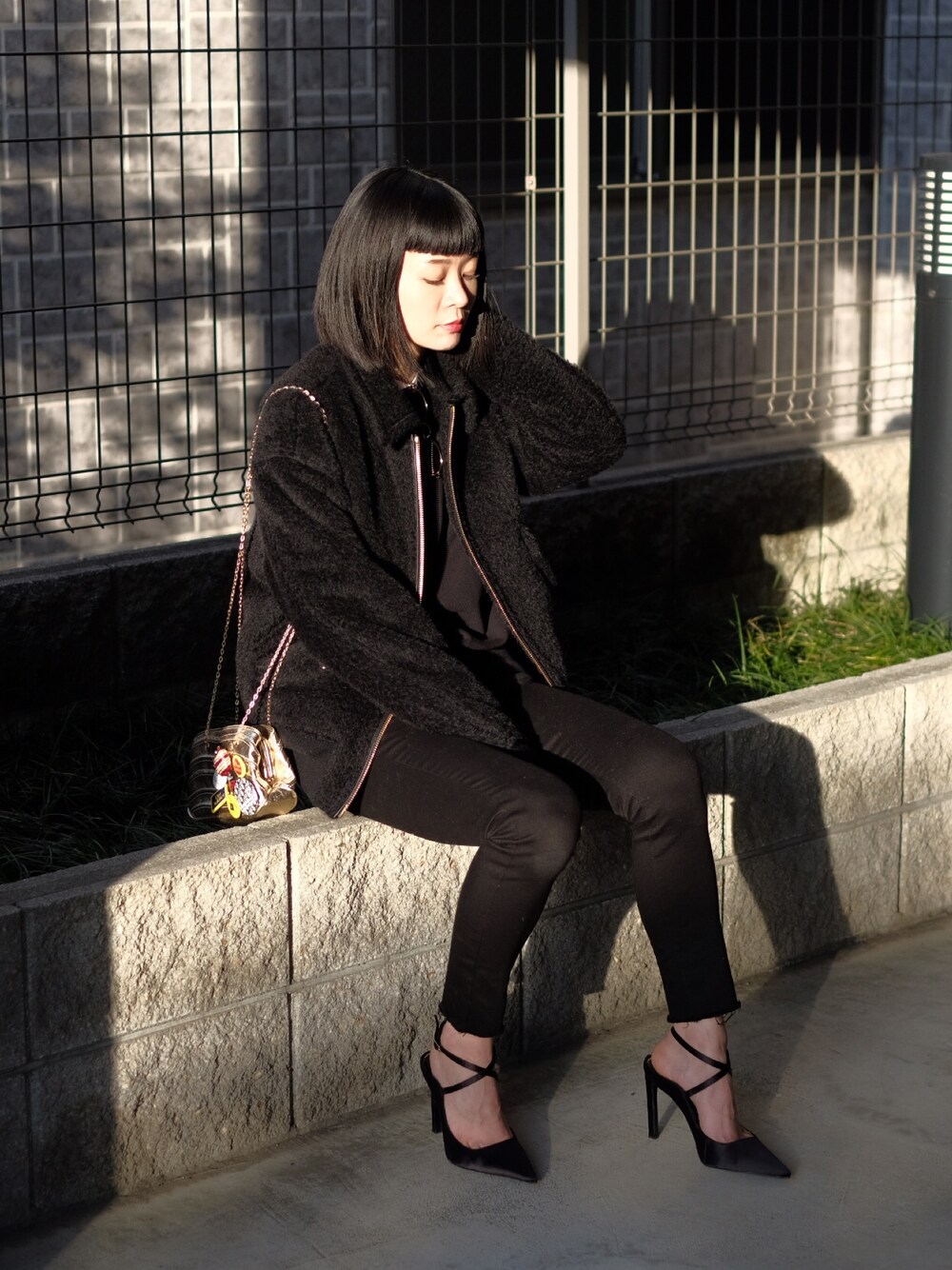 「大人カジュアル、モノトーン、ZARA、ユニクロ、オールブラック、プチプラコーデ、ootd、outfit、fashion」｜「主人ののアイテム（MA-1、ブラック系）」を使った、wc__gnさん（レディース・157cm）の冬コーディネートの1枚目の写真