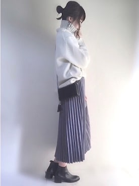 「白ニット」｜「アイテム（財布/小物）」を使った、YOSSYさん（レディース・165cm）の冬コーディネート