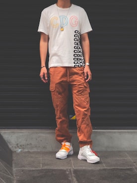 Supreme のカーゴパンツ（ブラウン系）を使った人気ファッション