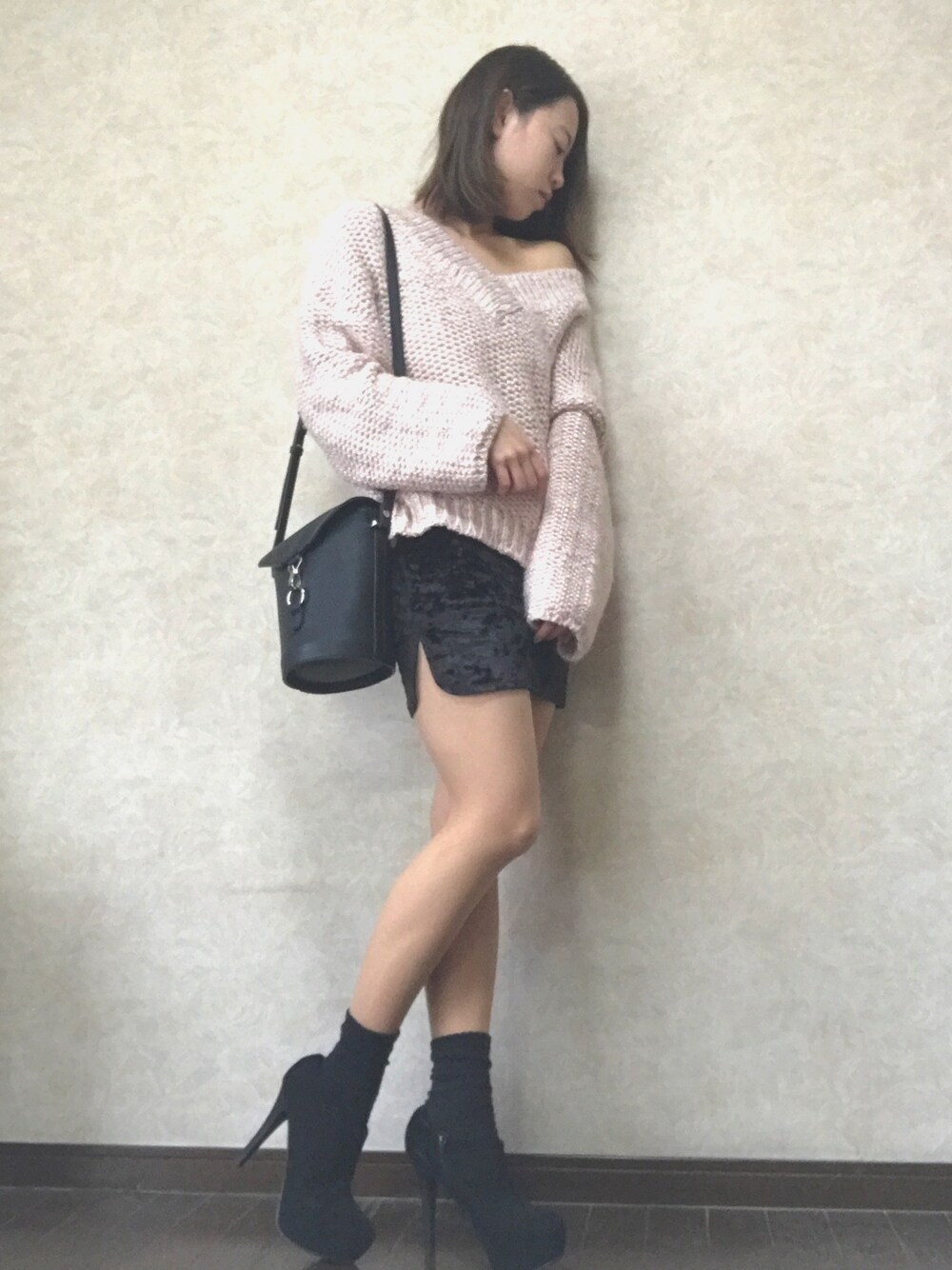 Rina Chishimaさんの「VELOR CURVE MINI スカート（EMODA）」を使ったコーディネート