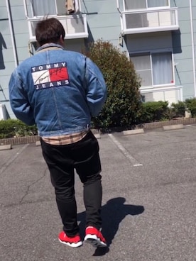 「TOMMY HILFIGER（トミーヒルフィガー）のアイテム（デニムジャケット）」を使った、班長さん（メンズ・187cm）の春コーディネート