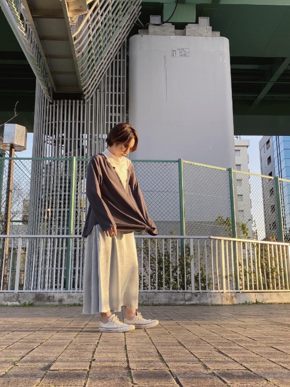 「シンプルコーデ、オトナカジュアル、春夏コーデ、お洒落さんとつながりたい、ラクチンコーデ、おうち時間、カジュアルコーデ、スカート、ナチュラル」｜「PUBLIC TOKYOのアイテム（Tシャツ/カットソー、ブラック系）」を使った、tomiさん（レディース・160cm）の春コーディネートの1枚目の写真