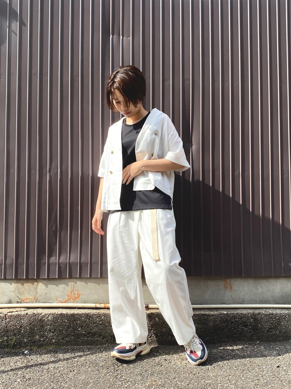 「ゆるコーデ、カジュアル、リラックススタイル、ootd、Tシャツ、スニーカー、ワイドパンツ、おうちファッション、リネン、ワントーンコーデ」｜「PUBLIC TOKYOの極 ココTシャツ ノースリーブ（Tシャツ/カットソー、ブラック系）」を使った、tomiさん（レディース・160cm）の春コーディネートの1枚目の写真