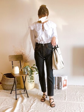「green label relaxing（グリーンレーベルリラクシング）のアイテム（デニムパンツ、ブルー系）」を使った、Yoshiさん（レディース・160cm）の春コーディネート