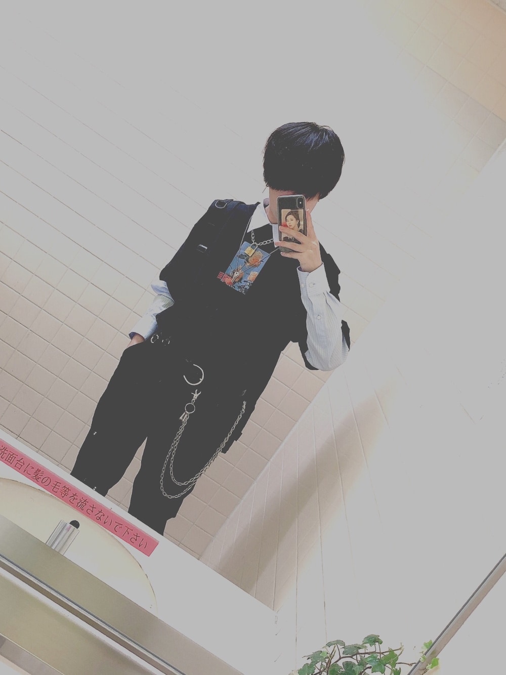 「韓国ファッション、韓国、ユニクロ、LEGENDA」｜「LEGENDAのRERATION SHIT ルーズシルエットクルーネックTシャツ（Tシャツ/カットソー、ブラック系）」を使った、手洗いうがいさん（メンズ・176cm）の春コーディネートの1枚目の写真