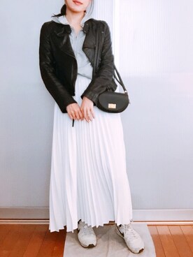 スニーカーを使った 白プリーツスカート の人気ファッションコーディネート Wear
