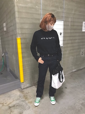 「カラースニーカー」｜「アイテム（Tシャツ/カットソー）」を使った、chocoさん（レディース・157cm）の秋コーディネート