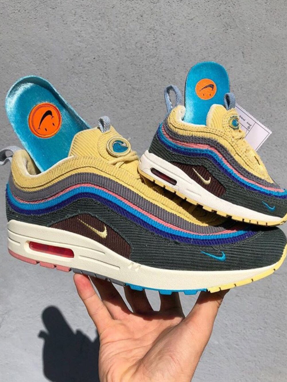 「NIKE、seanwotherspoon」｜「NIKEのアイテム（スニーカー、その他）」を使った、Kenさん（メンズ・183cm）の春コーディネートの1枚目の写真