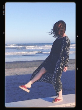 「海」｜「アイテム（シャツワンピース）」を使った、し bknbさん（レディース・155cm）の秋コーディネート
