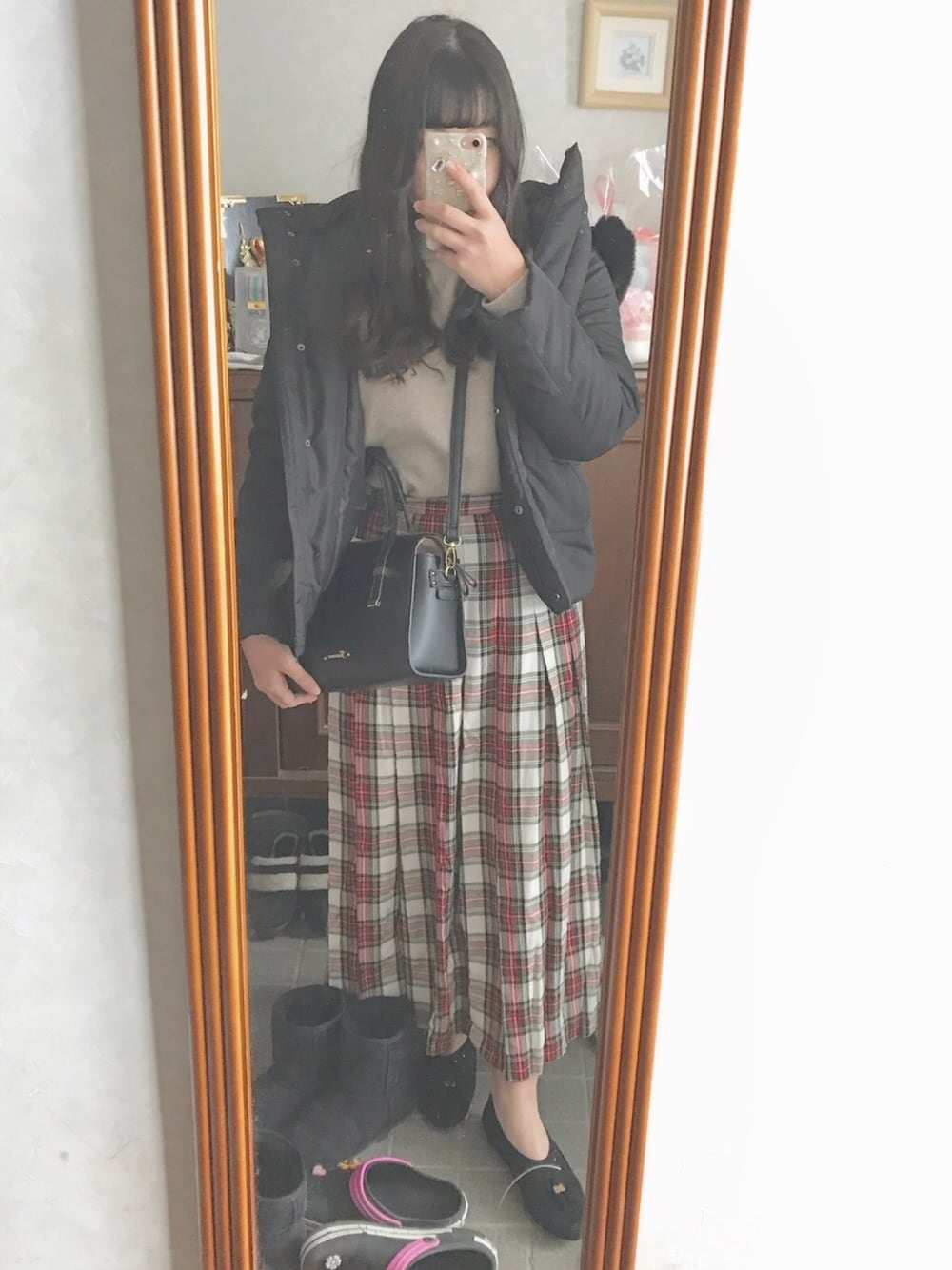 「ootd、アウトレット最高、おしゃれさんと繋がりたい、古着好きな人と繋がりたい」｜「WEGOのアイテム（スカート、レッド系）」を使った、gyu🐰さん（レディース・157cm）の冬コーディネートの1枚目の写真