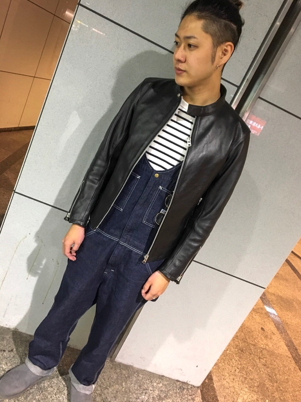 「大人カジュアル、おしゃれさんと繋がりたい、冬、レザージャケット、UGG、green label relaxing、UNIQLO、LEE、オーバーサイズ、ライタースジャケット」｜「green label relaxingのST ソフトカウ シングル ライダース / レザー ジャケット（ライダースジャケット、ブラック系）」を使った、Daiki☺︎☺︎さん（メンズ・178cm）の秋コーディネートの1枚目の写真