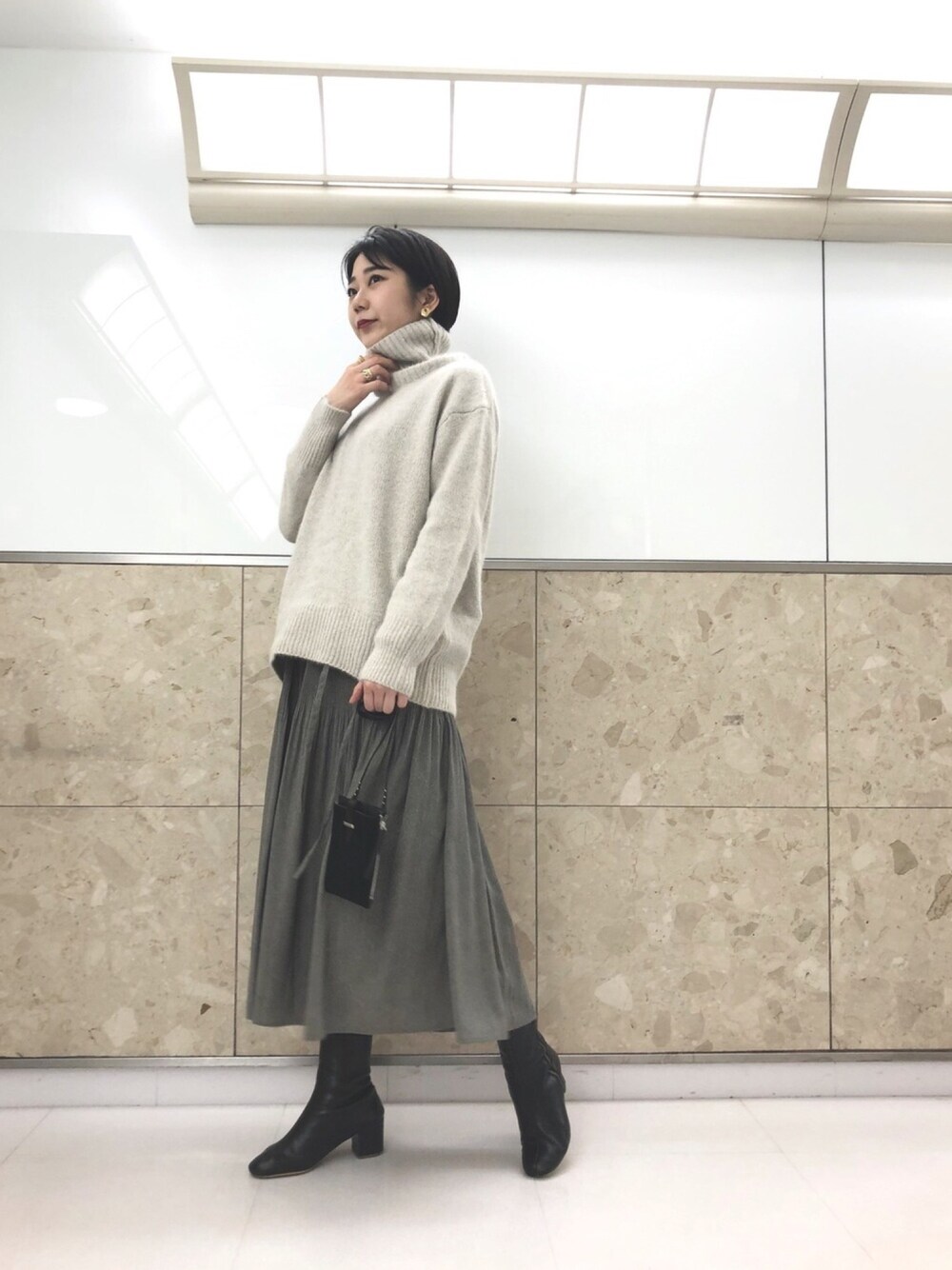 グレー ハイネック 編み込みセーター グレー ハイネック 編み込みセーター