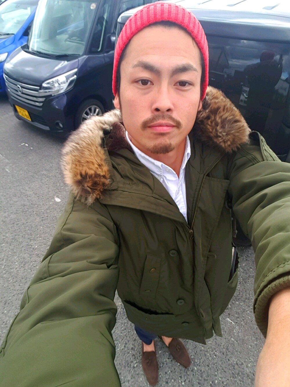 「休日スタイル、おしゃれさんと繋がりたい、カーキ」｜「no brandのアイテム（ローファー、ブラウン系）」を使った、RYOUTA.a.k.a.オシャレ番長さん（メンズ・183cm）の秋コーディネートの1枚目の写真