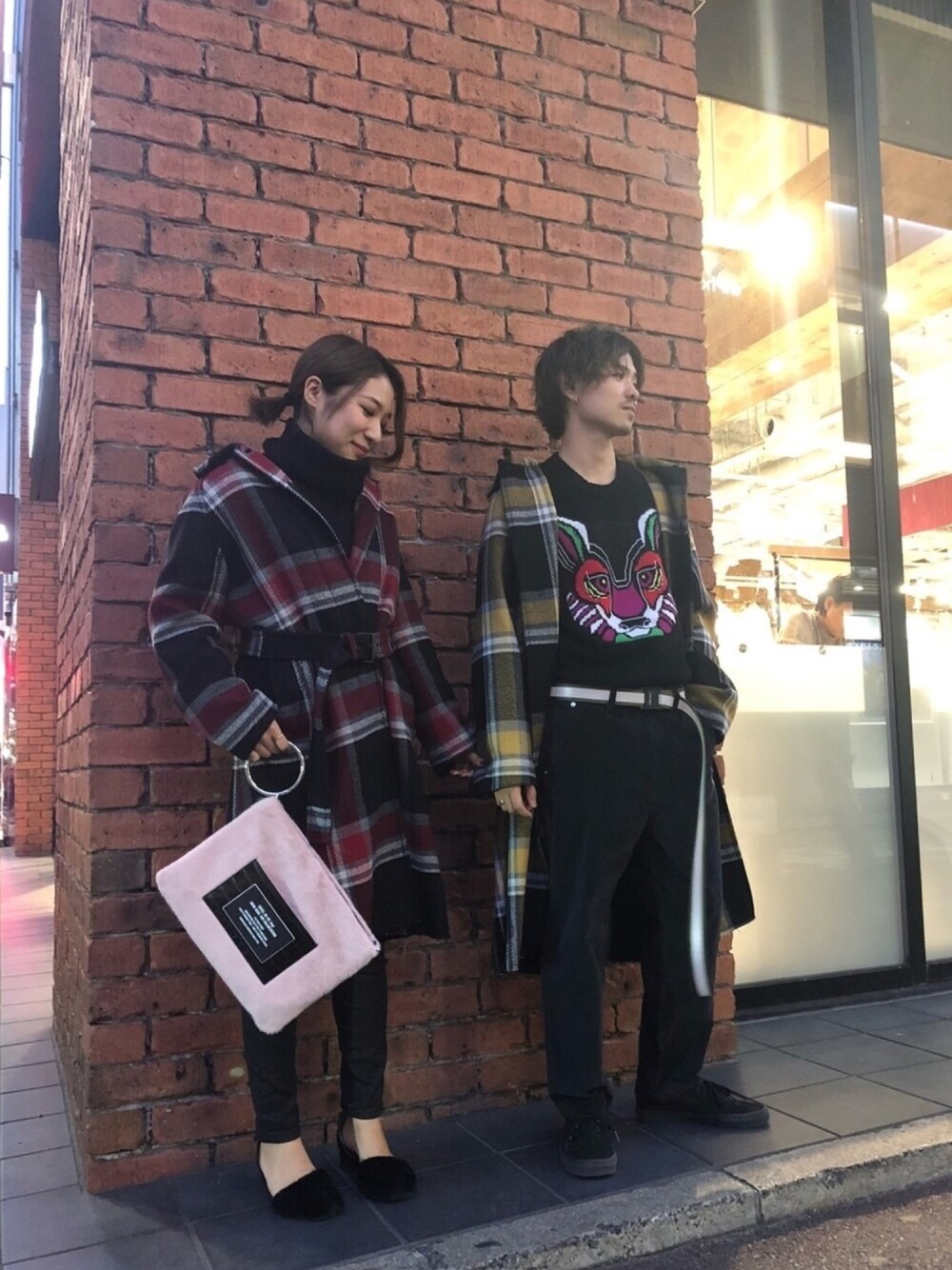 「シミラールック、Diesel、チェック柄に恋してる、チェック」｜「DIESELのレディース  アウター  チェックロングコート（トレンチコート、レッド系）」を使った、Momokaさん（レディース・163cm）の秋コーディネートの1枚目の写真