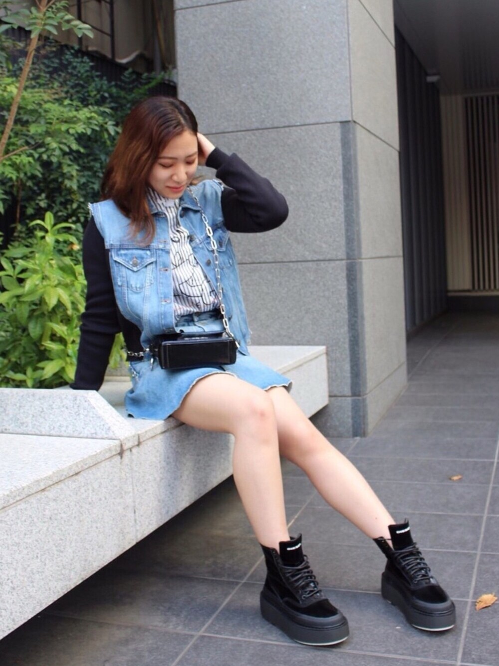 「ラブアンドピース2020、秋服、カジュアルコーデ、セットアップ、大人かわいい、デニム、ジャケットスタイル、Diesel、diesel福岡、シャツスタイル」｜「DIESELのM-ROSE（デニムジャケット、ブラック系）」を使った、Momokaさん（レディース・163cm）の秋コーディネートの1枚目の写真