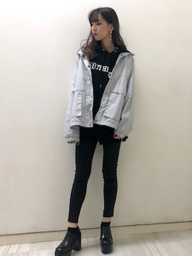 「アシンメトリー」｜「アイテム（ナイロンジャケット）」を使った、萌さん（レディース・168cm）の秋コーディネート