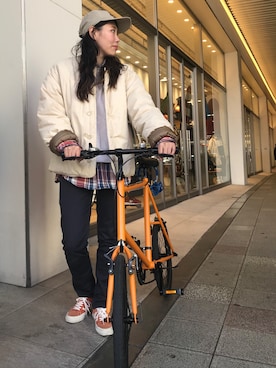 「チェックシャツ」｜「アイテム（その他アウター）」を使った、momoさん（レディース・165cm）の秋コーディネート