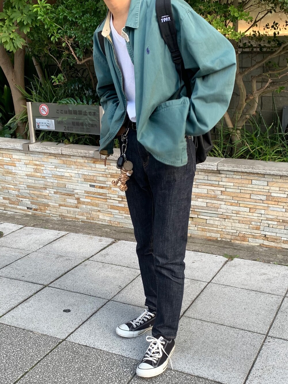 「お洒落さんとつながりたい、シンプルコーデ、カジュアルコーデ、低身長コーデ、converse、はるコーデ、古着、youthloser、フォローミー、いいね、save、フォローお願いします🤑」｜「youth loserのアイテム（バックパック/リュック、ブラック系）」を使った、sbさん（メンズ・166cm）の冬コーディネートの1枚目の写真