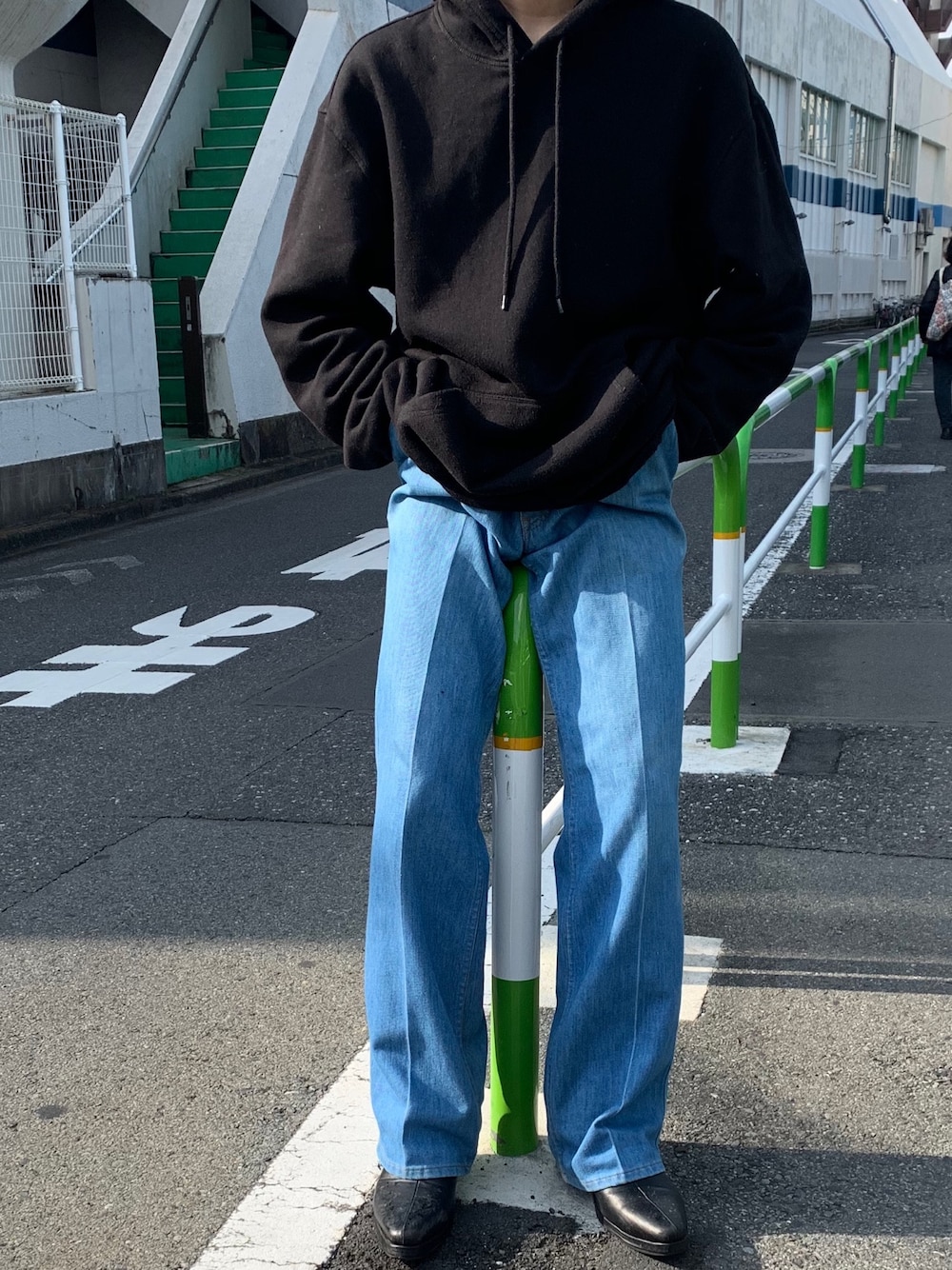 「今日のコーデ、カジュアルコーデ、ゆるコーデ、いいね、save、フォローお願いします🤑、春コーデ、古着、ootd、デニムパンツ、フォローミー、ビッグシルエット」｜「H&MのH&M - スウェットパーカ - ブラック（パーカー、ブラック系）」を使った、sbさん（メンズ・166cm）の春コーディネートの1枚目の写真