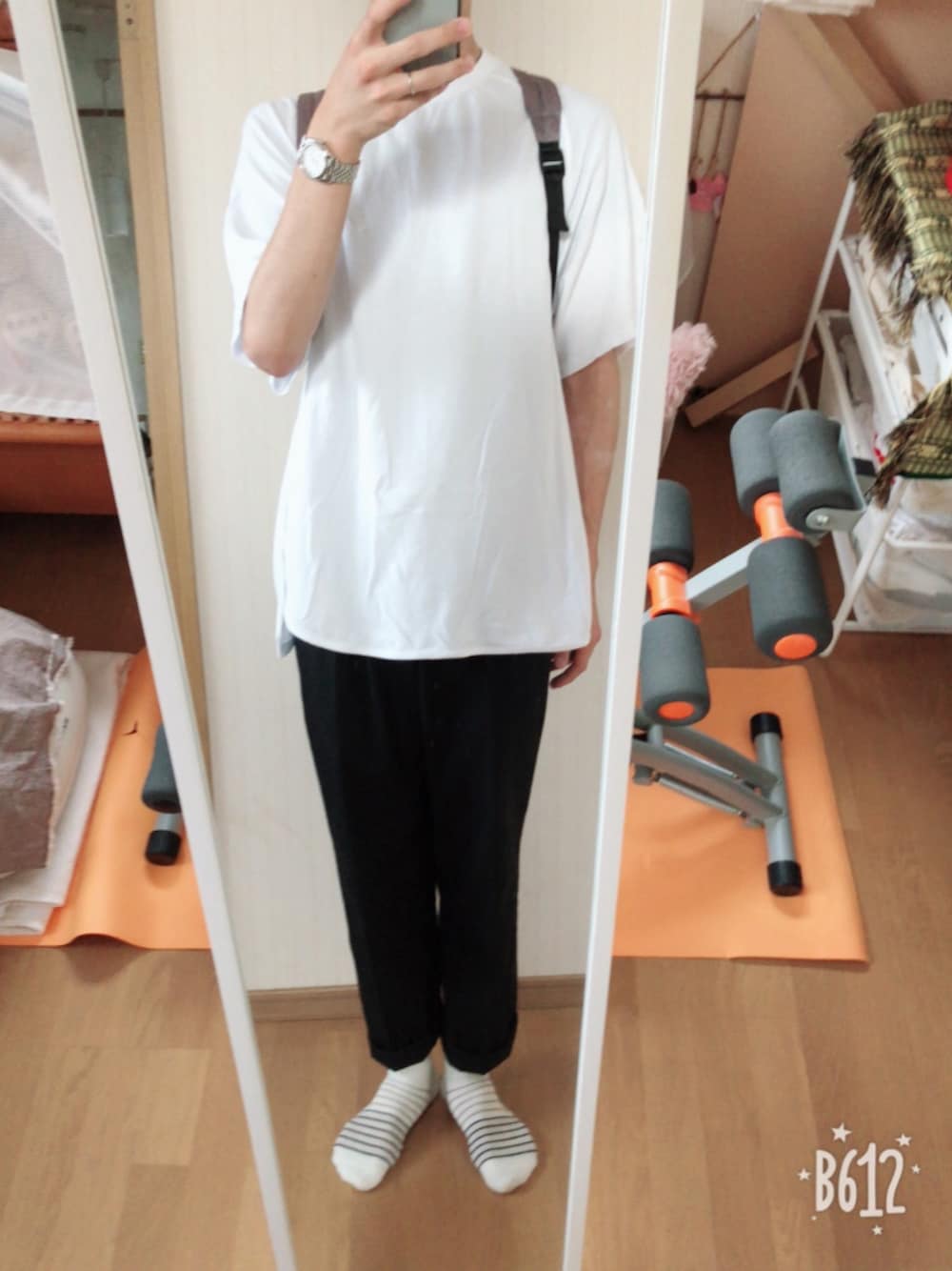 「UNIQLOのアイテム（スラックス、ブラック系）」を使った、リョウキさんさん（メンズ・183cm）の夏コーディネートの1枚目の写真