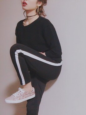 「UNIQLO（ユニクロ）のアイテム（Tシャツ/カットソー、ブラック系）」を使った、akihoさん（レディース・165cm）の冬コーディネート