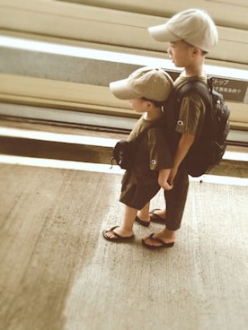 「ポケットＴシャツ」｜「アイテム（ビーチサンダル）」を使った、SSKKNTさん（キッズ・110cm）の夏コーディネート