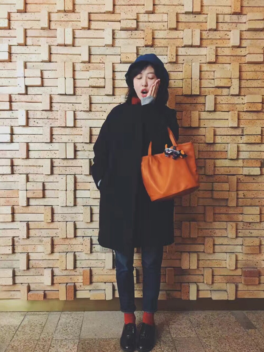 「ootd、無印良品、UNIQLO」｜「studio CLIPの【studio CLIP】 フェイクレザーリバーシブルトートバッグ（トートバッグ、グレー系）」を使った、AmberRUANさん（レディース・161cm）の夏コーディネートの1枚目の写真