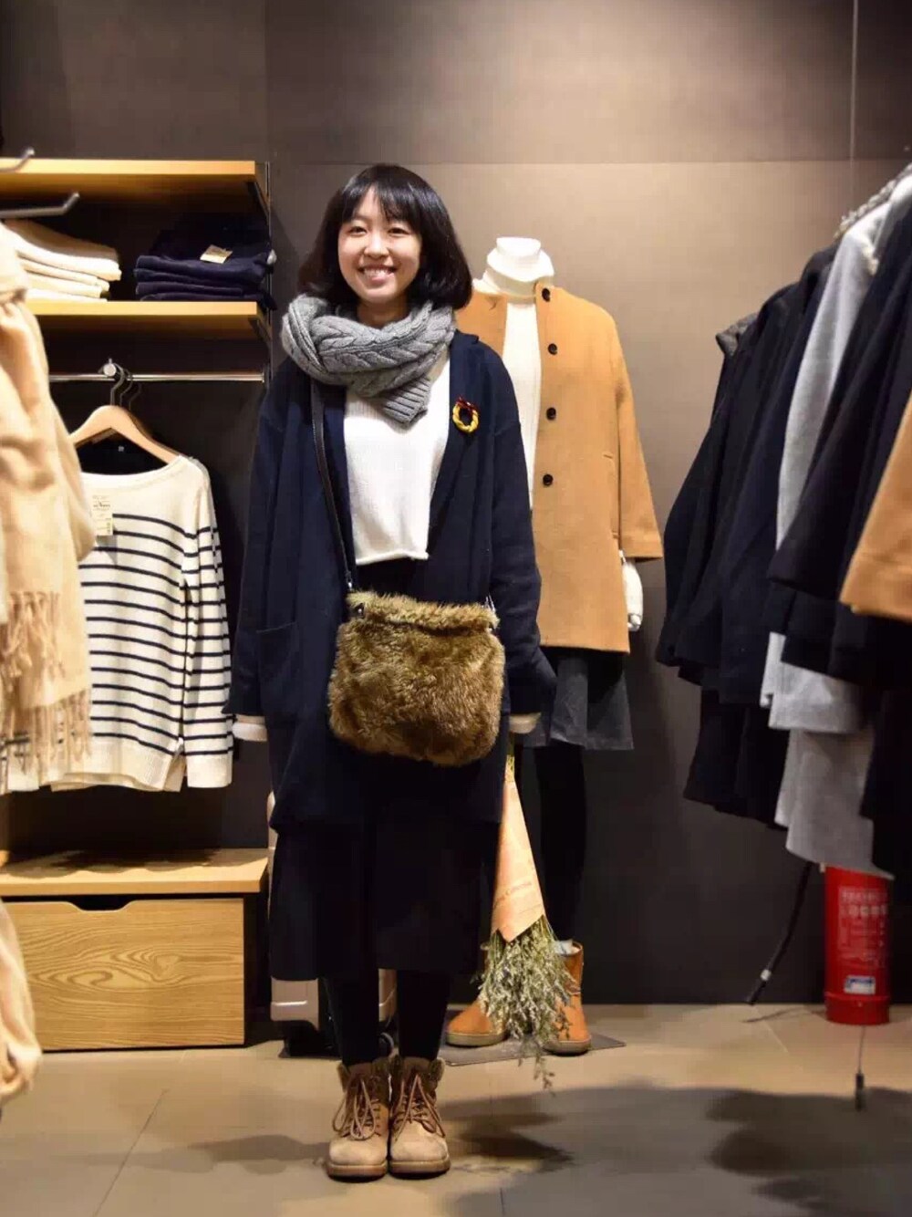 「ootd、無印良品」｜「GAPのアイテム（マフラー、グレー系）」を使った、AmberRUANさん（レディース・161cm）の夏コーディネートの1枚目の写真