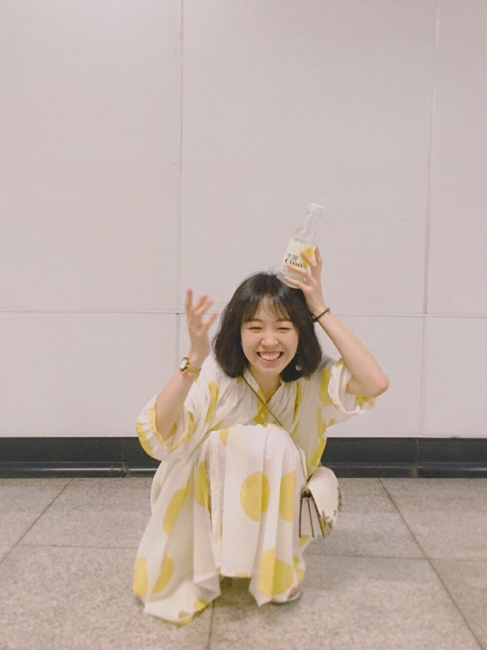 「夏、ootd、lemon、yellow」｜「COACHのアイテム（ショルダーバッグ、ホワイト系）」を使った、AmberRUANさん（レディース・161cm）の夏コーディネートの1枚目の写真