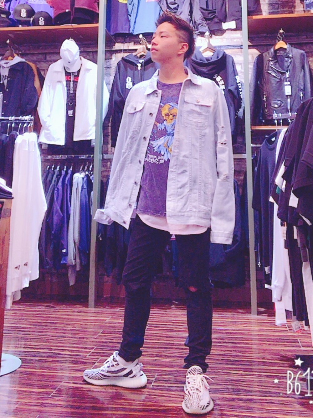 「メタリカ、METALLICA、EPTM.、LRG、yeezy、yeezyboost、YeezyBoost350、yeezyboost350V2、ダメージデニムパンツ、髪型」｜「METALLICAのアイテム（Tシャツ/カットソー、ブルー系）」を使った、そーまさん（メンズ・170cm）の秋コーディネートの1枚目の写真