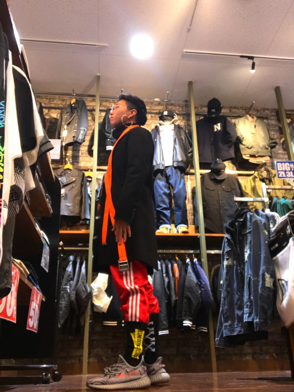 「off white、オフホワイト、18ss、yeezy、yeezyboost、ベルーガ、adidas、VANQUISH、モナリザ、ベルト」｜「off whiteのアイテム（ベルト、オレンジ系）」を使った、そーまさん（メンズ・170cm）の冬コーディネートの1枚目の写真