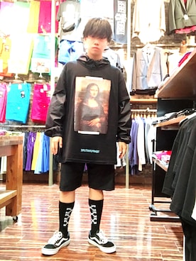 「OFF-WHITE」｜「アイテム（音楽/本・雑誌）」を使った、そーまさん（メンズ・170cm）の春コーディネート