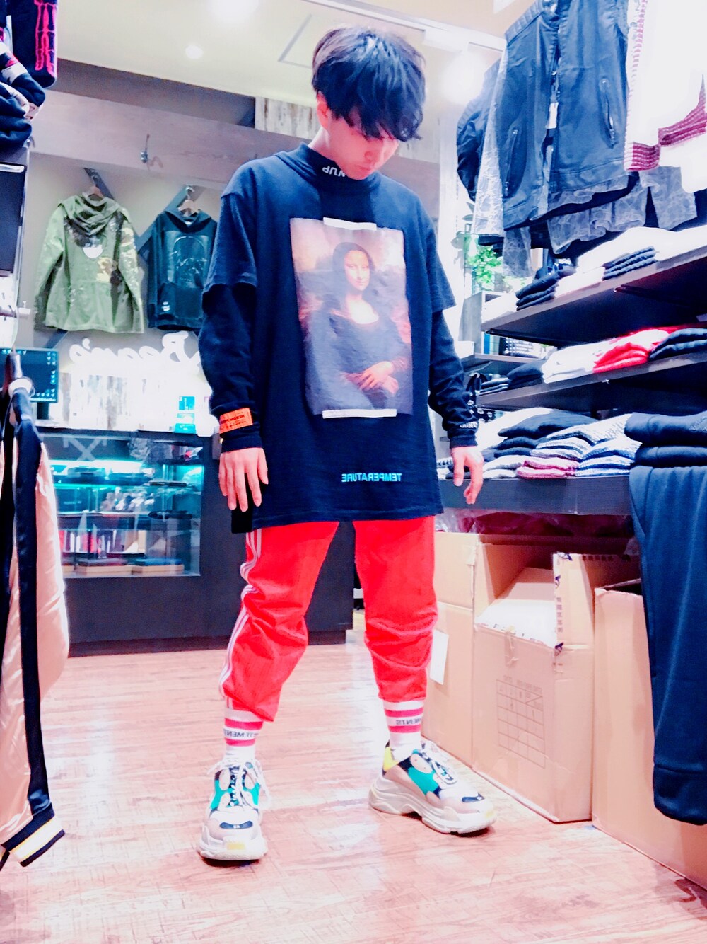 「BALENCIAGA、triples、トリプルS、vetements、vetements reebok、adidas、ソックスイン、heronpreston、off white、オフホワイト」｜「BALENCIAGAのアイテム（スニーカー、その他）」を使った、そーまさん（メンズ・170cm）の秋コーディネートの1枚目の写真