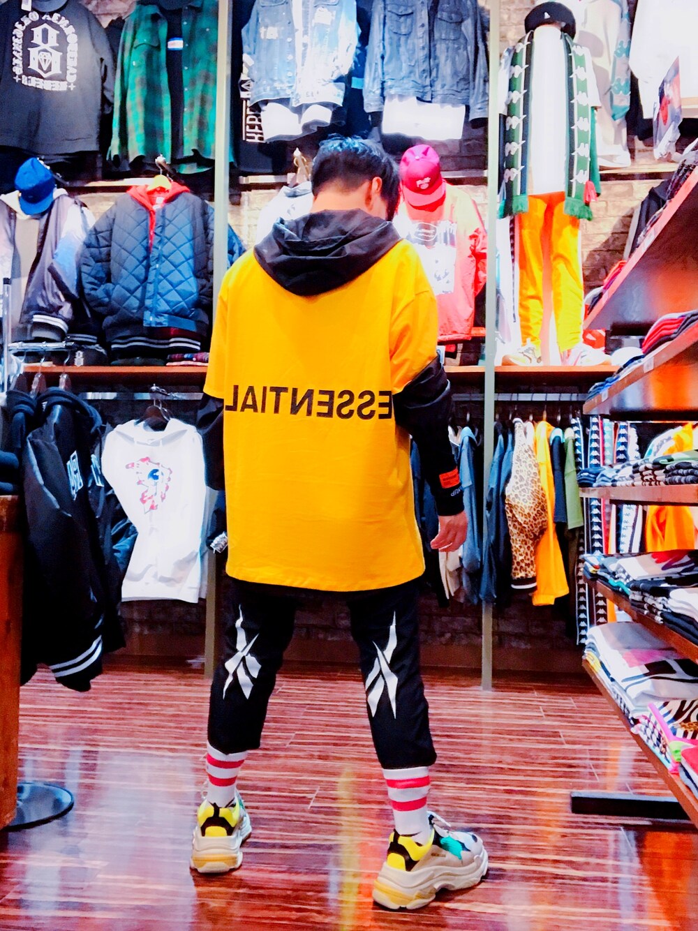 「BALENCIAGA、triples、vetements、vetements reebok、reebok、Reebokclassic、heronpreston、adidas originals、fear of god、ESSENTIALS」｜「BALENCIAGAのアイテム（スニーカー、その他）」を使った、そーまさん（メンズ・170cm）の秋コーディネートの1枚目の写真