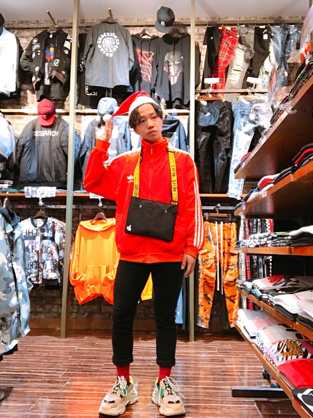 「BALENCIAGA、triples、トリプルS、ユニクロ、GU、adidas originals、FR2」｜「FR2のアイテム（ショルダーバッグ、ブラック系）」を使った、そーまさん（メンズ・170cm）の冬コーディネートの1枚目の写真