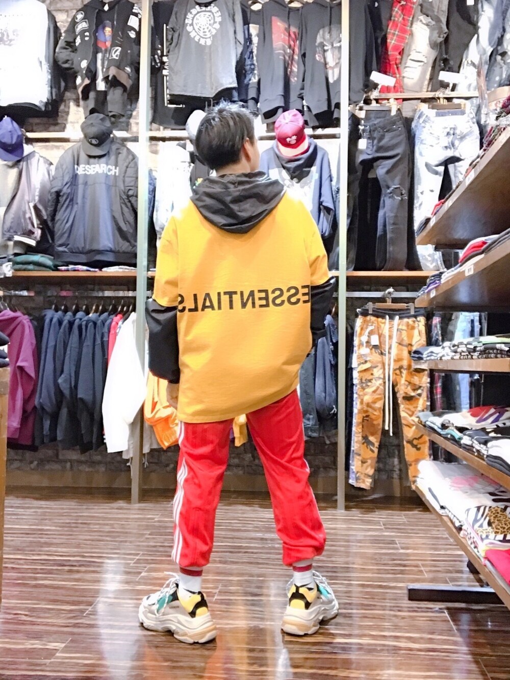 「BALENCIAGA、triples、vetements、vetements reebok、adidas、heronpreston、adidas originals、fear of god、fog、ESSENTIALS」｜「BALENCIAGAのアイテム（スニーカー、その他）」を使った、そーまさん（メンズ・170cm）の冬コーディネートの1枚目の写真
