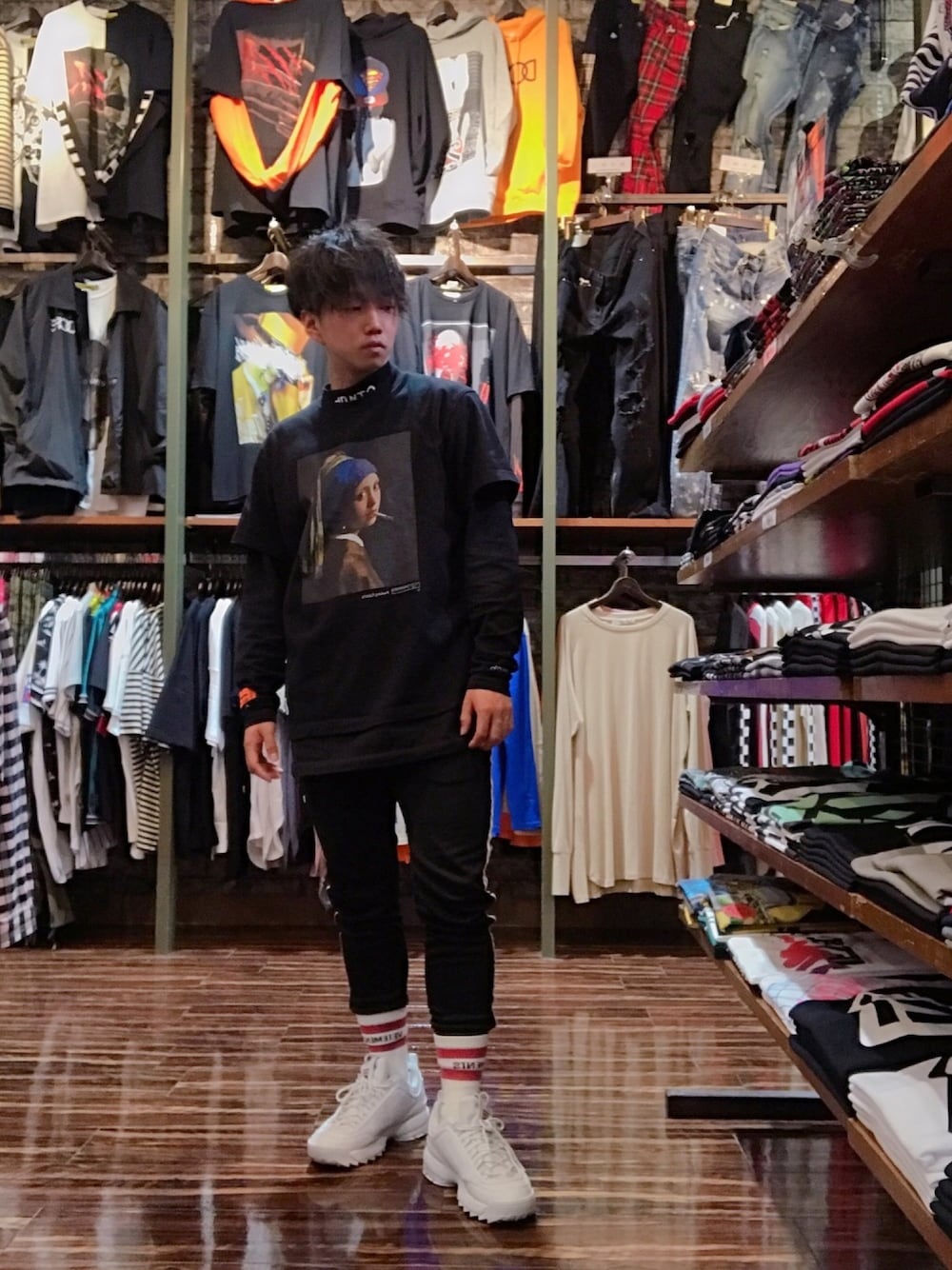 「FILA、vetements、vetements reebok、adidas originals、heronpreston、FR2」｜「FR2のアイテム（シャツ/ブラウス、ブラック系）」を使った、そーまさん（メンズ・170cm）の春コーディネートの1枚目の写真