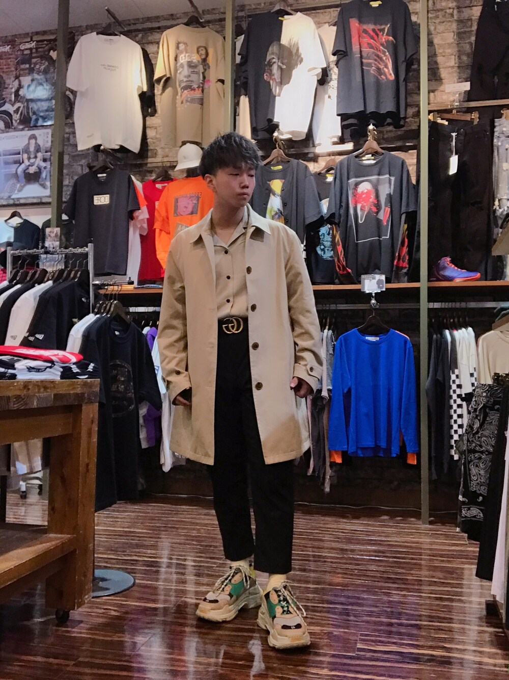 「BALENCIAGA、triples、トリプルS、ユニクロ、GU、GUCCI、WEGO」｜「GUのアイテム（ステンカラーコート、ベージュ系）」を使った、そーまさん（メンズ・170cm）の春コーディネートの1枚目の写真