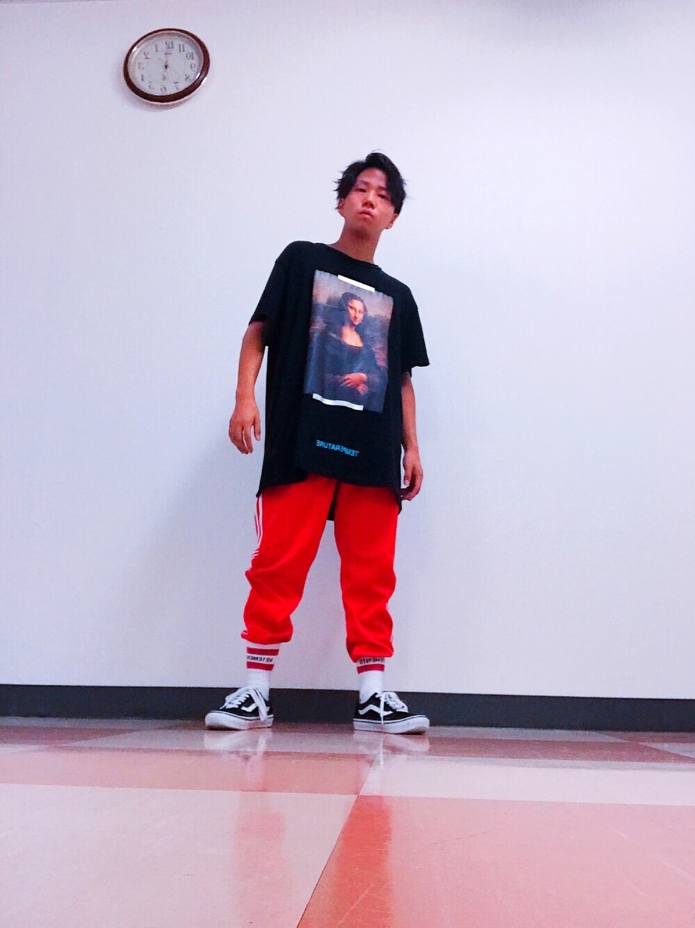 「VANS、オールドスクール、vetements、vetements reebok、adidas、off white、オフホワイト」｜「off whiteのアイテム（Tシャツ/カットソー、ブラック系）」を使った、そーまさん（メンズ・170cm）の夏コーディネートの1枚目の写真