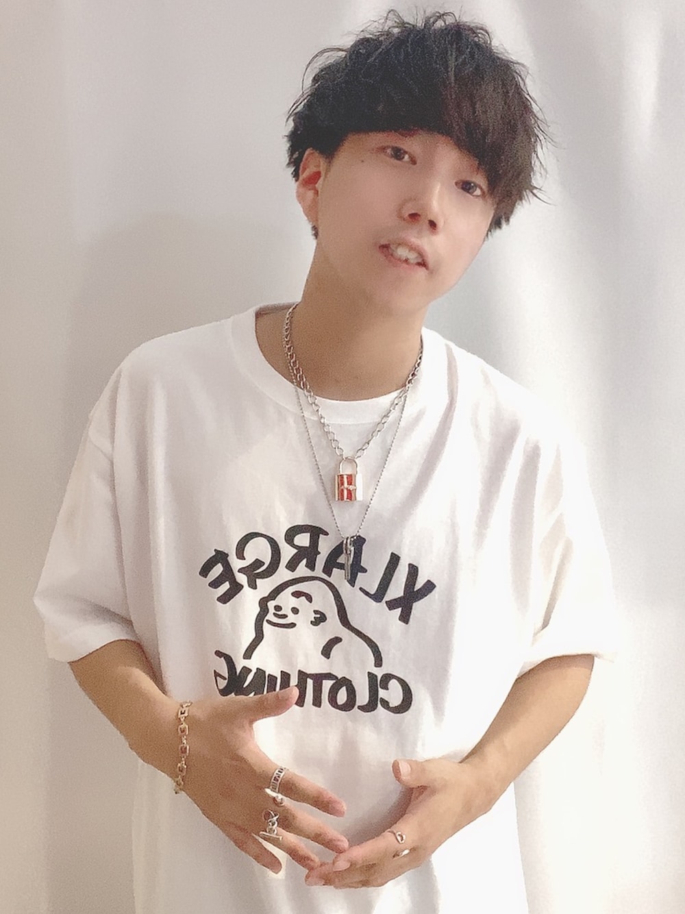 「XLARGE、GIVENCHY、WEGO、おしゃれさんと繋がりたい、ラフ、シンプル、今日のコーデ、大人コーデ、オーバーサイズ、シャツスタイル」｜「XLARGEのS/S TEE DRAWING OG（Tシャツ/カットソー、ホワイト系）」を使った、そーまさん（メンズ・170cm）の夏コーディネートの1枚目の写真