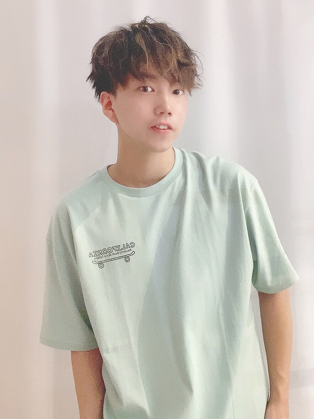 「カジュアルコーデ、シンプルスタイル、お洒落さんとつながりたい、いいね、save、フォローお願いします🤑、夏だ！Tシャツ着よう！、今日のコーデ、summer、スケータースタイル、ラフ、ootd」｜「Tシャツのアイテム（Tシャツ/カットソー、グレー系）」を使った、そーまさん（メンズ・170cm）の夏コーディネートの1枚目の写真